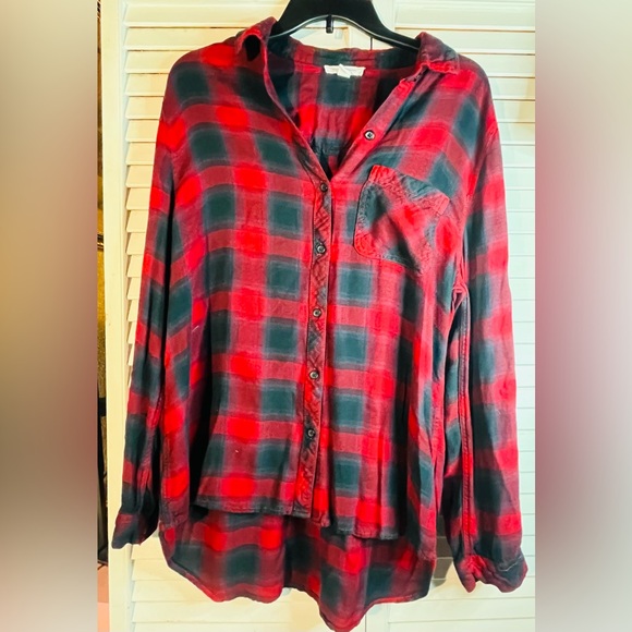 BEACHLUNCHLOUNGE Red and Black Plaid shirt- long and relaxed fit - Picture 2 of 8
